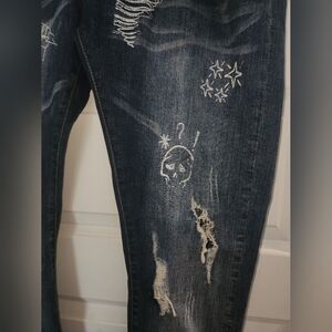 Focus Distressed Denim Jeans With Tear Details – Trendy & Edgy Fashion. 36×32